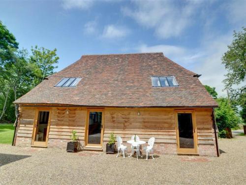 Rustic Holiday Home in Cranbrook Kent with Garden