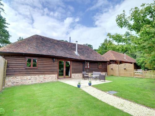 Rustic Holiday home in Cranbrook Kent with Lawn, Rolvenden, Kent