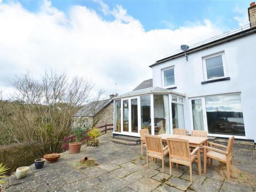Peaceful Holiday Home in Wisemans Bridge with Garden, Stepaside, Pembrokeshire