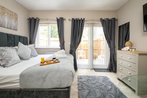Willow Lodge - Deluxe Apartment - Solihull Close to JLR, NEC & Airport