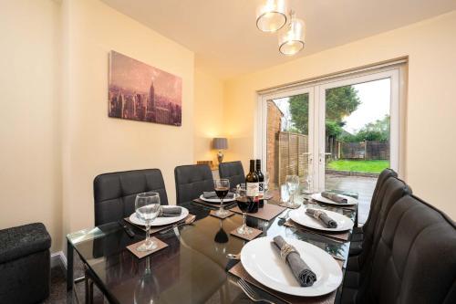 Sweetbriar - Stylish 4-Bed close to NEC, Airport, JLR, Solihull