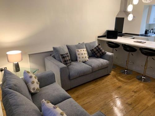 Stylish and Immaculate 2-Bed Apartment in Leigh