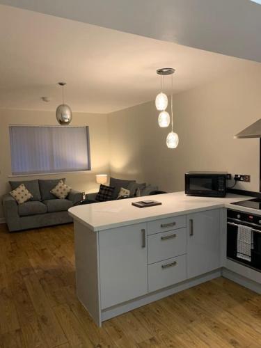 Stylish and Immaculate 2-Bed Apartment in Leigh