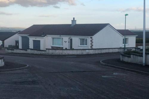 Two bed bungalow with garage and hot tub, Thurso, Highlands