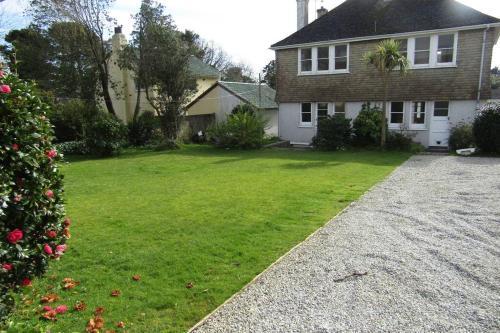Lovely 3 Bed House Close to Carlyon Bay Beach!
