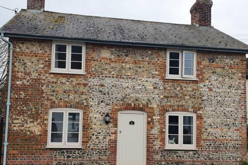 Renovated cosy cottage within Cranborne Chase