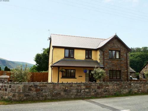 Holiday Home Cornie Wall, Ystalyfera, Powys