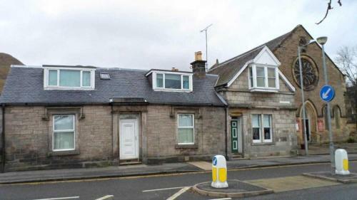 Carvetii - Gemini House - 4 bed House sleeps up to 8 people, Tillicoultry, Clackmannanshire