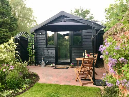 Melford Allotment Shed Suffolk self catering Acc., Long Melford, Suffolk