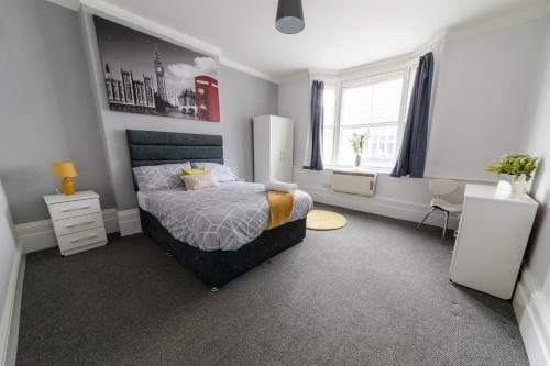 Central Bedford Contractor Apartment free wifi, Bedford, Bedfordshire