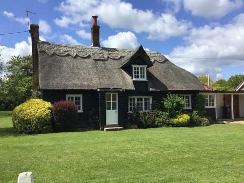 Thatched Cottage 3-Bed Cottage in a rural setting, Manningtree, Essex