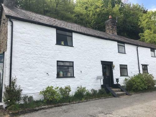 Historic 17th century farmhouse in Wales, Gwernymynydd, Flintshire