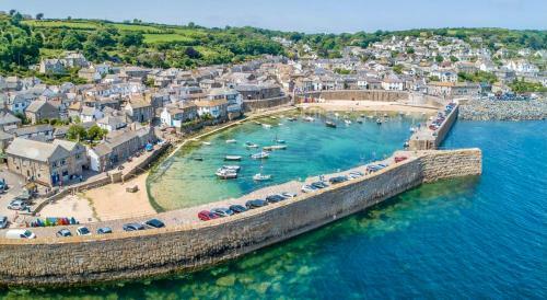 Lilsen Cottage by The Sea, Mousehole, Cornwall