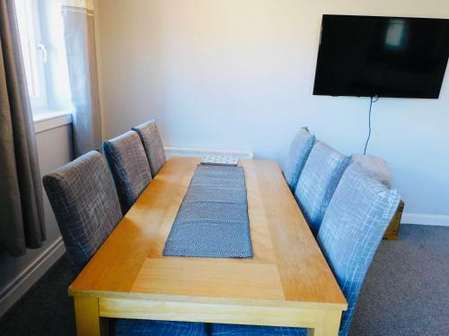 Beautiful 3 Bedroom Apt, mins from Glasgow Airport, M8 & SEC