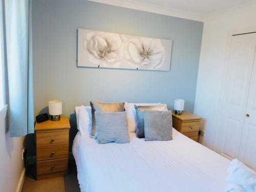 Beautiful 3 Bedroom Apt, mins from Glasgow Airport, M8 & SEC