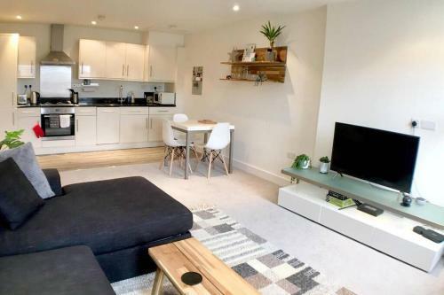 Central Modern Flat for 4-6 & dedicated parking, Henley-on-Thames, Oxfordshire