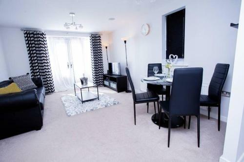 Mills Apartment - Two bedroom en-suite apartment, Northampton, Northamptonshire