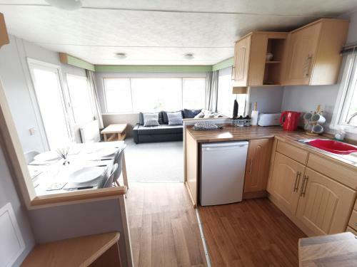 No99 Static Caravan Widemouth Fields 3 mins from beach