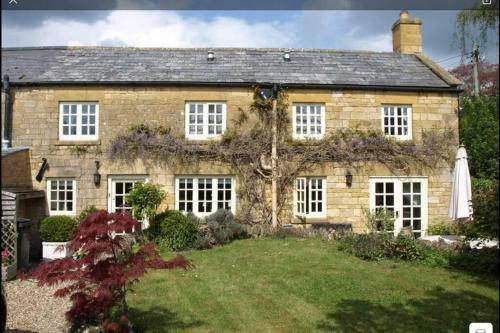 Pretty Cotswold Cottage close to Chipping Campden, Weston Subedge, Gloucestershire