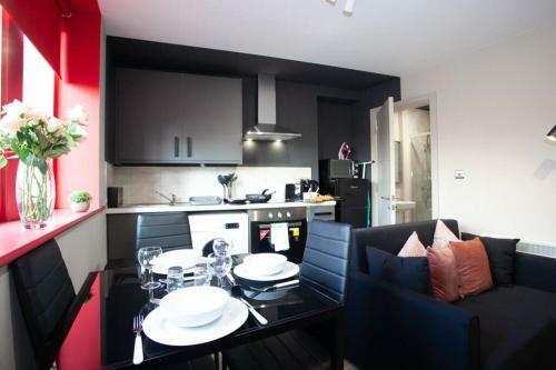 Modern Stylish 2 bed Apt Great Transport Links, Wigan, Greater Manchester