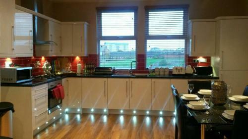 luxurious apartment close to city centre with free secure parking, Richmond Hill, West Yorkshire