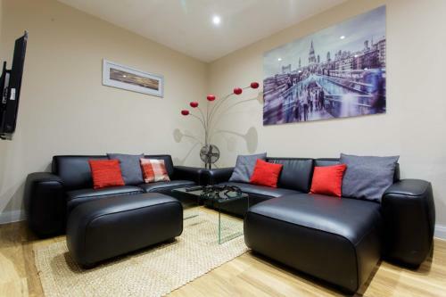 luxurious apartment close to city centre with free secure parking