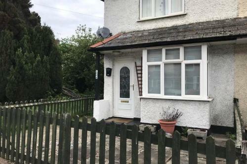 GREENHILL GETAWAY - 2 Bedroom Newly Refurbished house, Dover, Kent