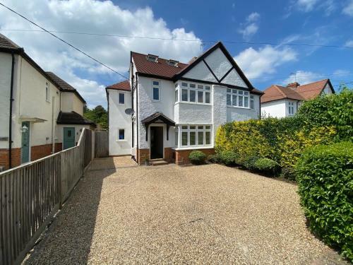 Ascot stunning and modern 4 bedroom town house with 156 sq ft garden office, Ascot, Berkshire