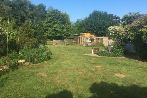 Padley Snug with private courtyard garden, Childswickham, Worcestershire