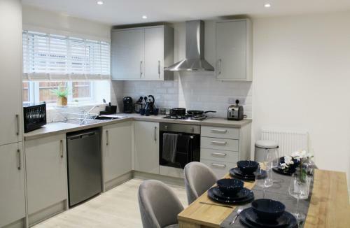 Low Cost, 4 Bed, Pet Friendly Apartment & Parking 07, Didcot, Oxfordshire