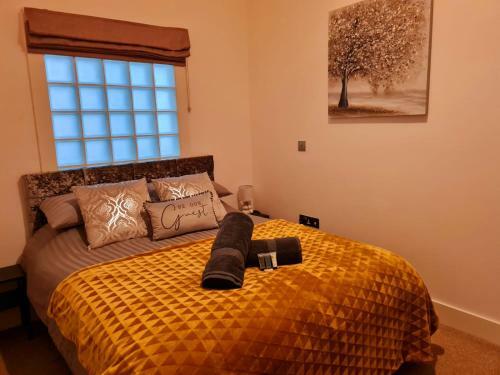 Barton Sleeps - 1 bedroom, Sleeps 4, Warrington Town Centre, Smart TV, WiFi, Parking, Warrington, Cheshire