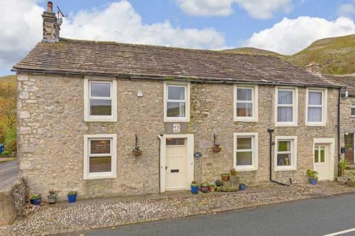 Anglers Cottage - Spacious Grade II Listed Cottage, Kilnsey, North Yorkshire