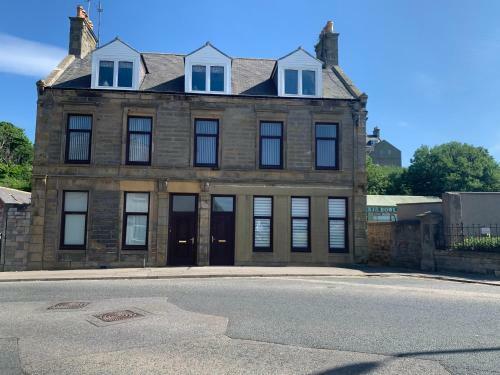 Spacious 3-Bed Apartment in Buckie with sea views