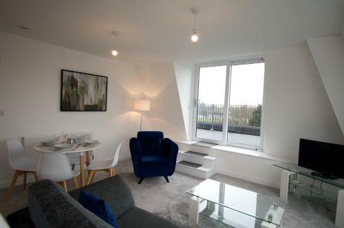 Luxurious 2 bed penthouse with estuary views in Harwich