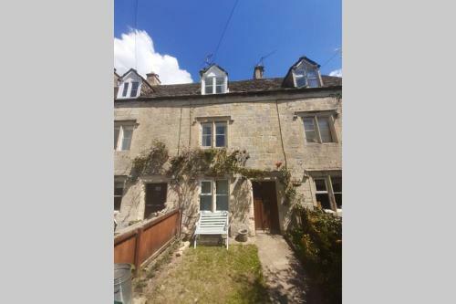 Charming 2 Bedroom Cotswold Stone Cottage, Stroud, Gloucestershire