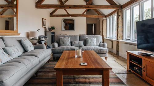 Plum Guide - Groves Barn, Honeybourne, Gloucestershire