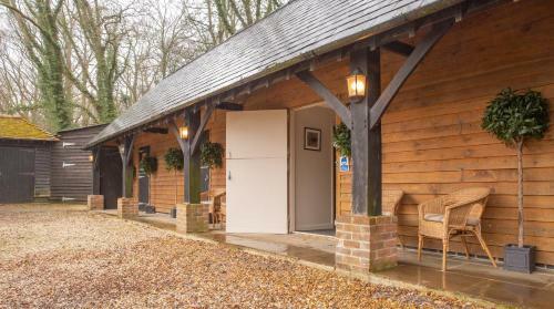 Plum Guide - Strong and Stables, Thakeham, West Sussex