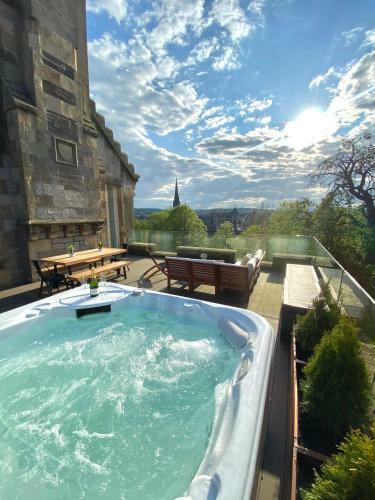 Knowehead Penthouse Apartment with Rooftop Hot Tub, Perth, Perth and Kinross