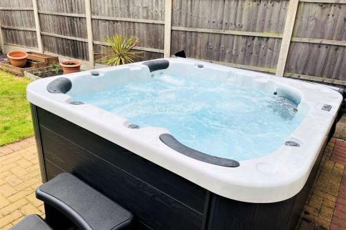 Amazing Hot Tub House with Games Room, Derby, Derbyshire