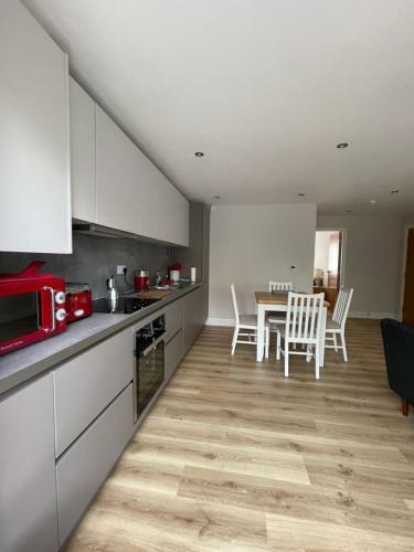 Great Links to Peak District, Modern & Airy Apt, Dore, South Yorkshire
