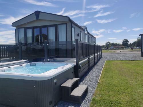 Langton 24 Luxury Lodge with Hot Tub by St Andrews, St Andrews, Fife