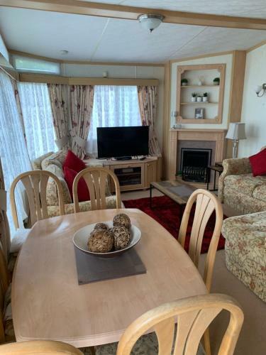 24 Riverview 8 Berth Caravan with free fishing, Dogdyke, Lincolnshire
