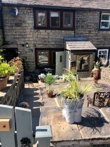 Cosy quirky 3 Bed Cottage in Haworth, Keighley, West Yorkshire