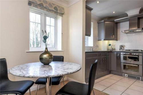 Sunny 1 bed apartment in a quiet central location, Basingstoke, Hampshire