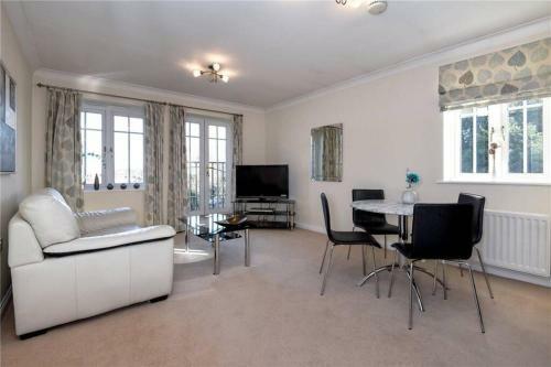 Sunny 1 bed apartment in a quiet central location