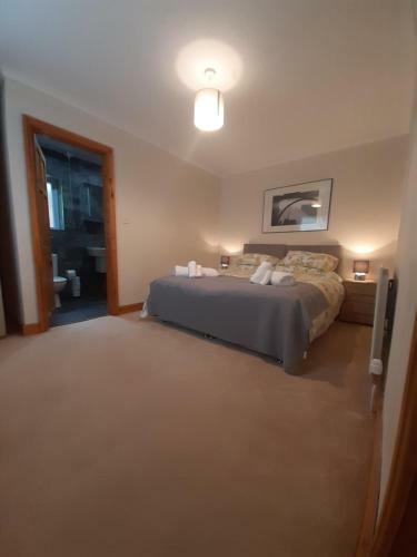 Carvetii - Uriah House - 4-Bedroom House sleeps up to 10 people, Belle Vue, Cumbria