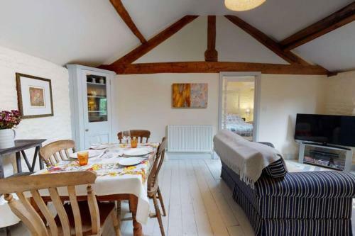 The Hayloft-Cotswolds bolthole retreat for two, Hook Norton, Oxfordshire