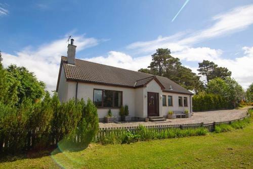 Calm Scottish Country Escape with Hot Tub Sleeps 6, Inverness, Highlands