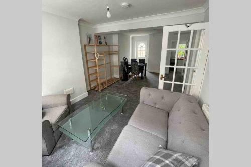 A beautiful home, 8-min walk to the beach., Dover, Kent