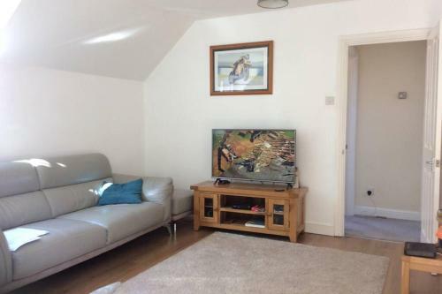 Lovely detached coach house in Torquay with free WiFi and parking, Coffinswell, Devon